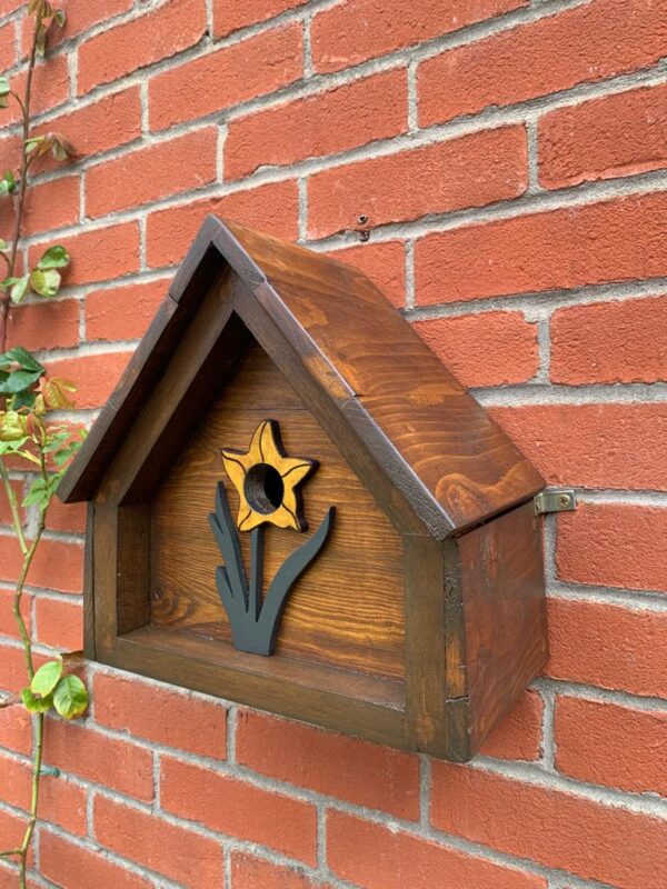 The Daffodil - Birdhouse
