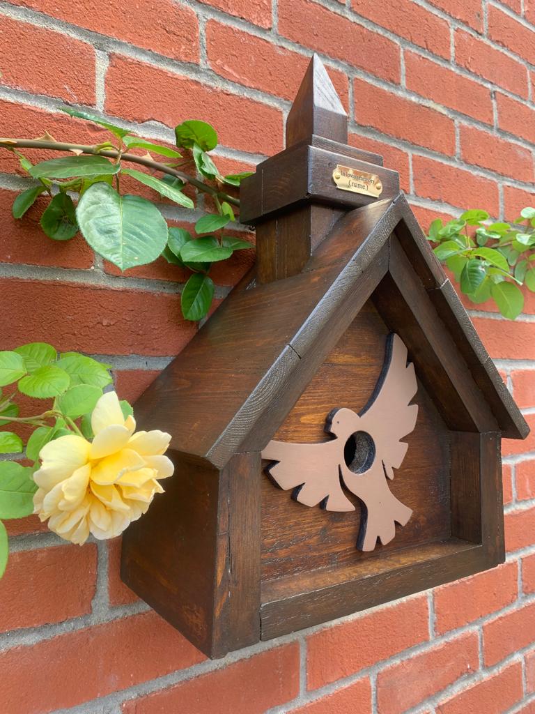 The Memorial Birdhouse Bird & Lodgings