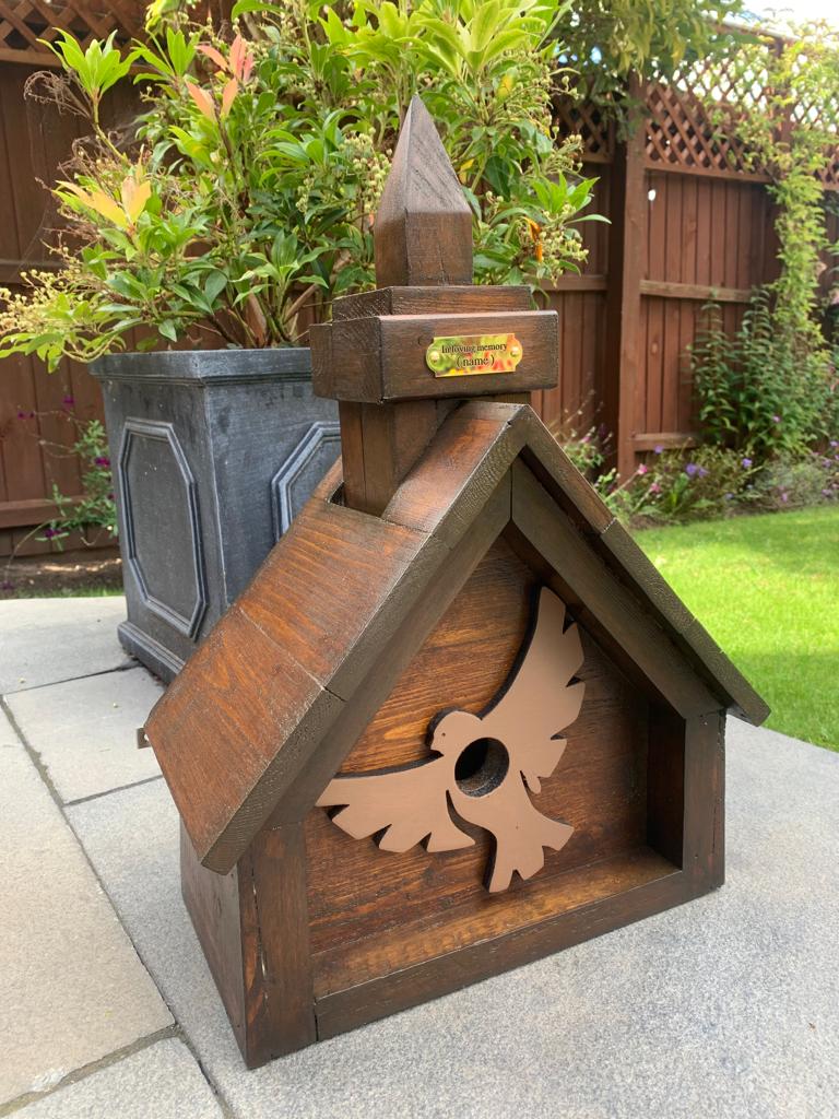 The Memorial Birdhouse Bird & Lodgings